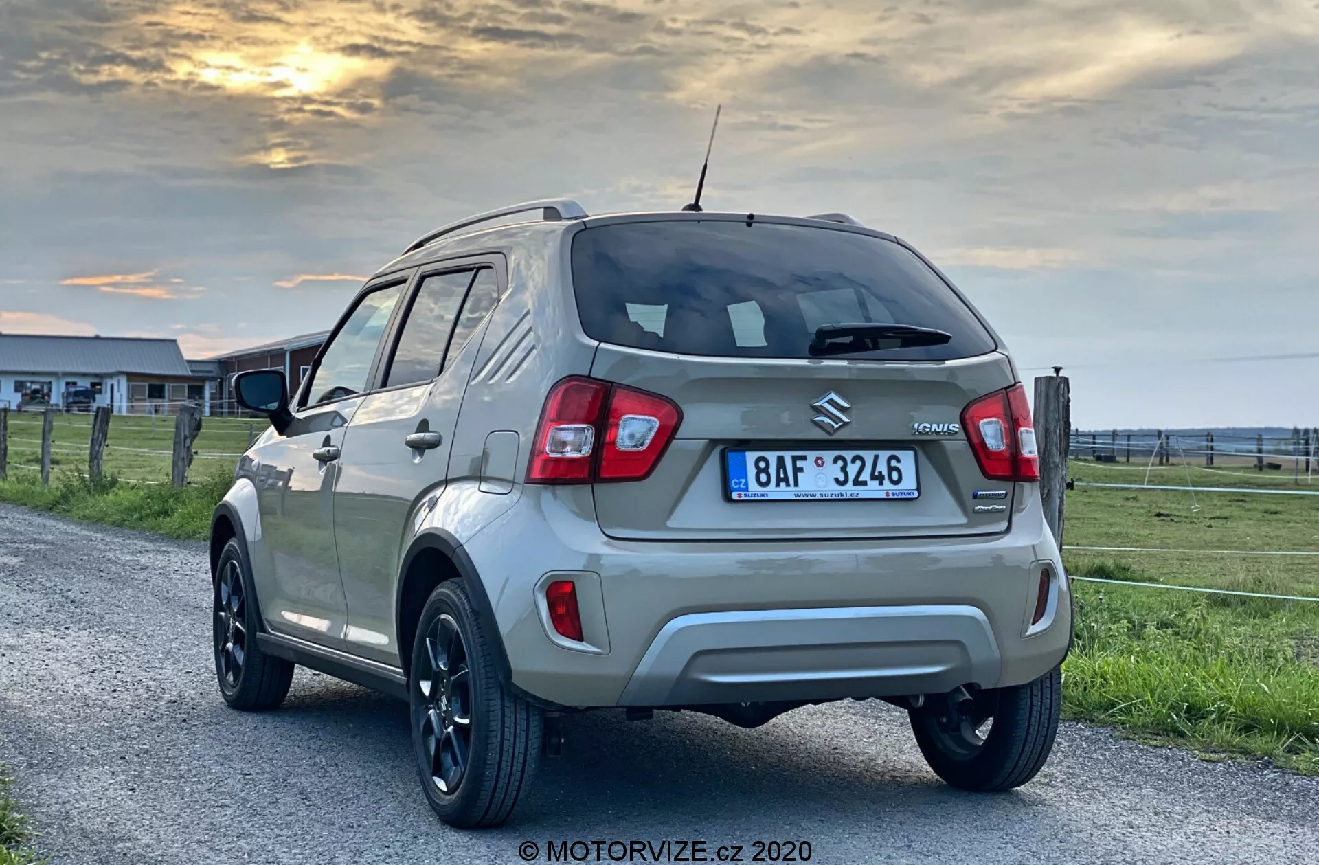 Suzuki Ignis 1.2 DualJet Hybrid Club 2020 - Kompaktní městské auto s moderním designem, výraznou přední maskou, LED světlomety a litými koly, nabízející úsporu paliva a pokročilou hybridní technologii