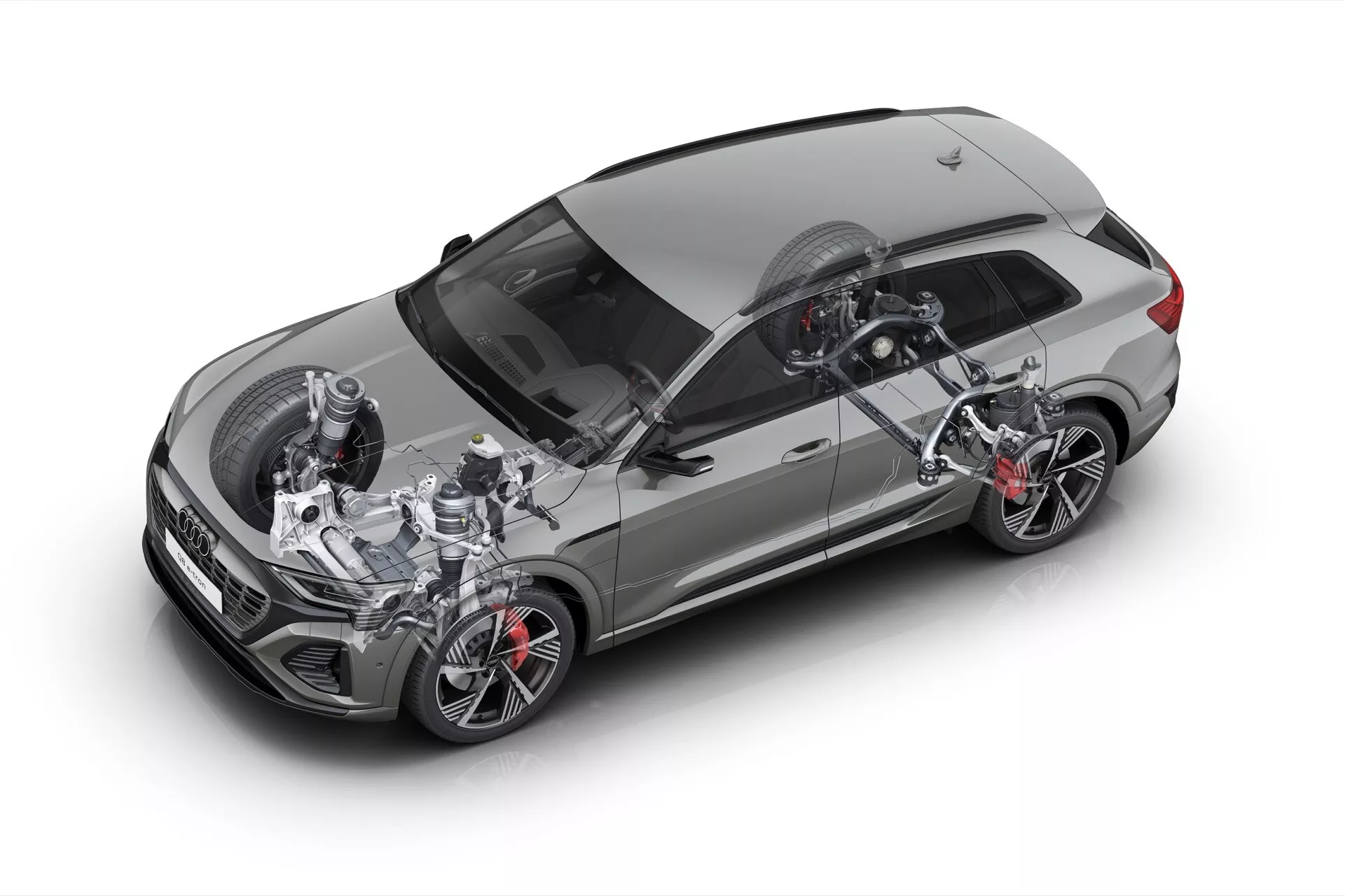 Ilustrace z vysokého úhlu na Audi Q8 e-tron 2023 s průhledem na spalovací motor, systém chlazení, komponenty pohonu a systém vysokovýkonných brzd pod elegantním designem hatchbacku s litými koly a panoramatickou střechou