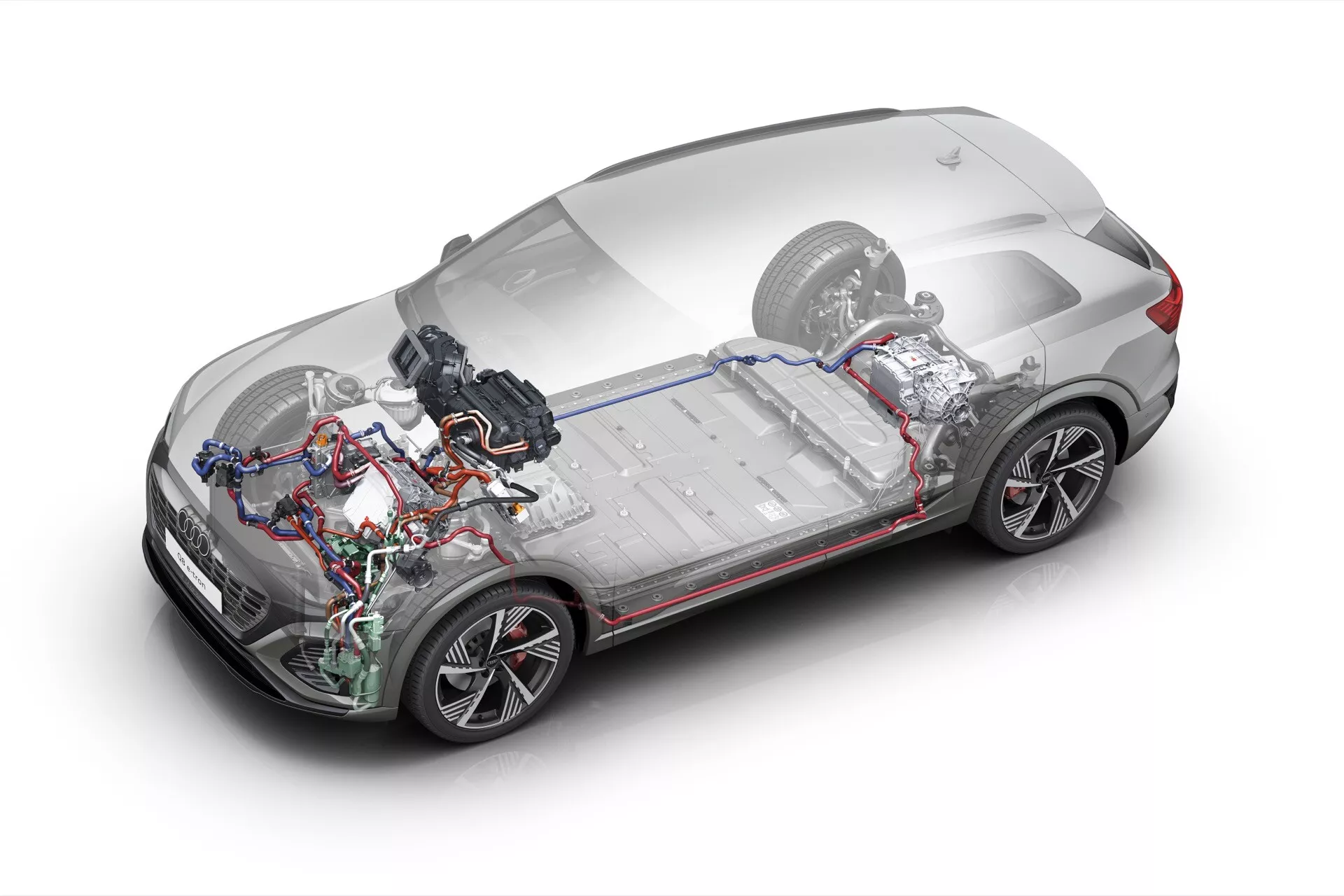 Audi Q8 e-tron 2023 ve vysokém tříčtvrtečním čelním pohledu s průhledným řezem odhalujícím elektrický pohon a bateriový balík na izolovaném pozadí