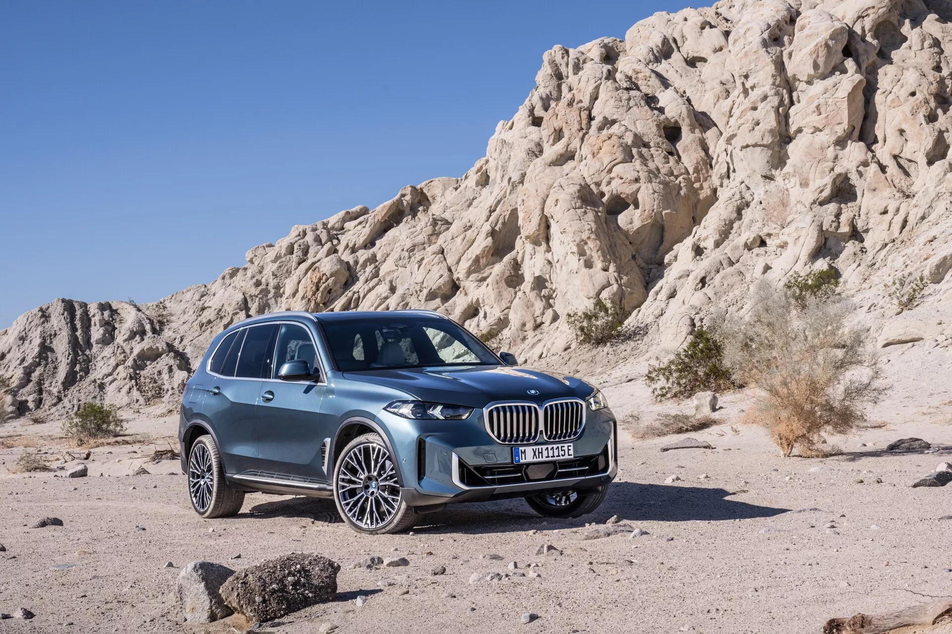 Facelift model BMW X5 2023 (G05-F95) předvádějící pokročilé designové prvky a nejmodernější technologie