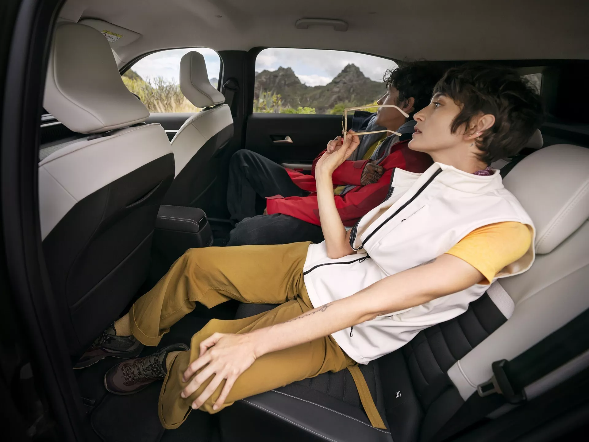 Citroen C3 Aircross 2024 druhá generace SUV, která představuje elegantní design, moderní přední masku, inovativní LED světlomety a prostorný interiér