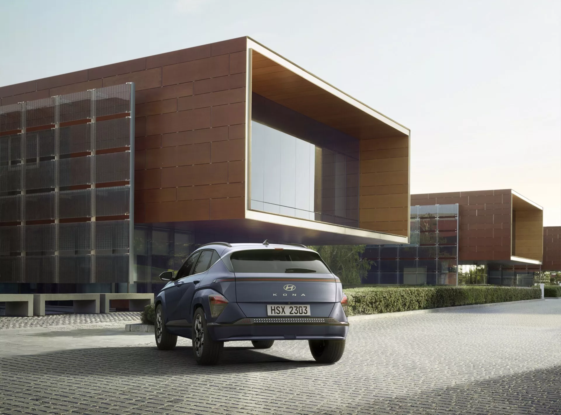 Hyundai Kona druhé generace 2023 představující moderní design, pokročilé bezpečnostní funkce a hybridní technologii