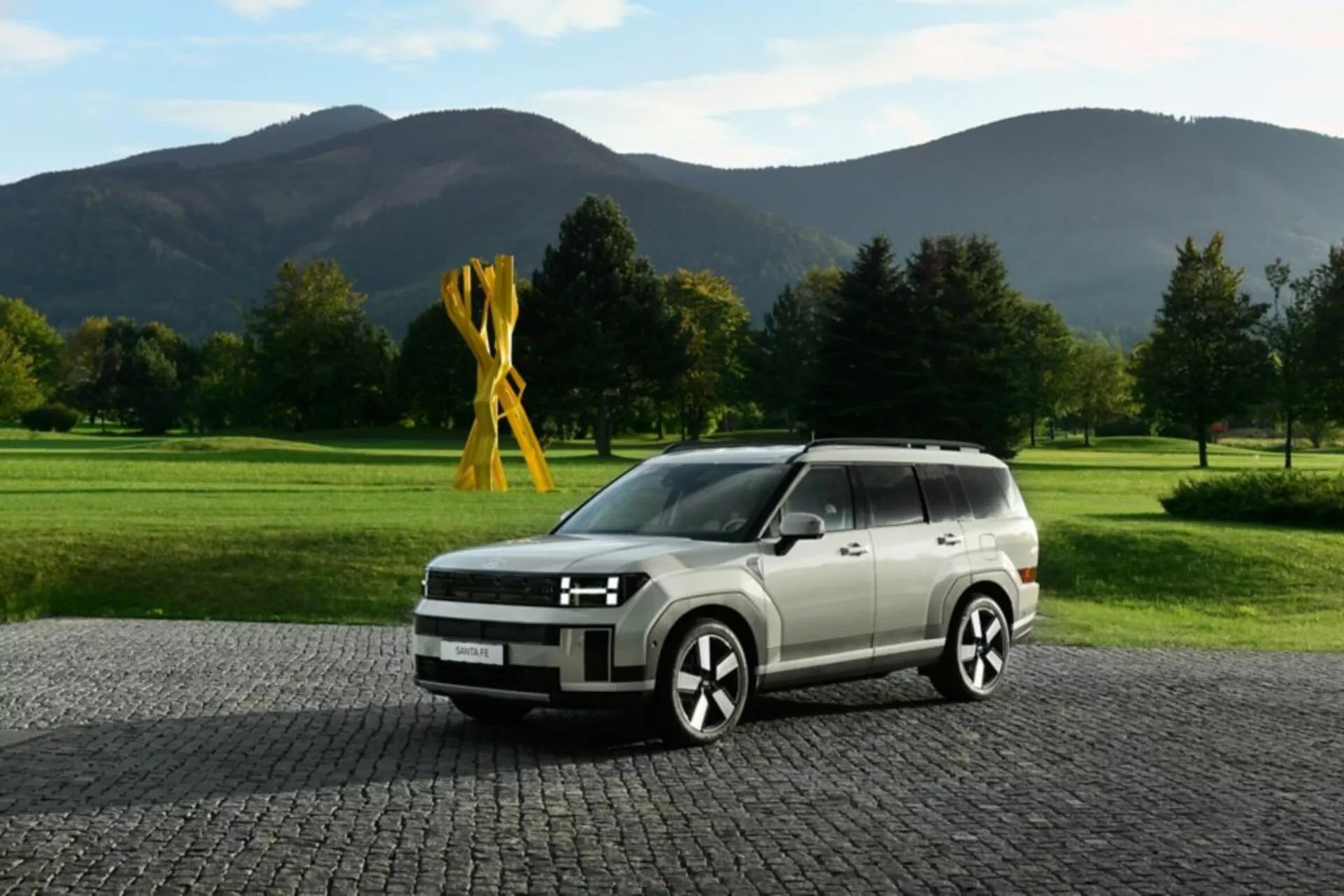 Hyundai Santa Fe 2024 (5. generace) SUV – představující moderní design, pokročilé technologie, prostorný interiér a vynikající bezpečnostní prvky