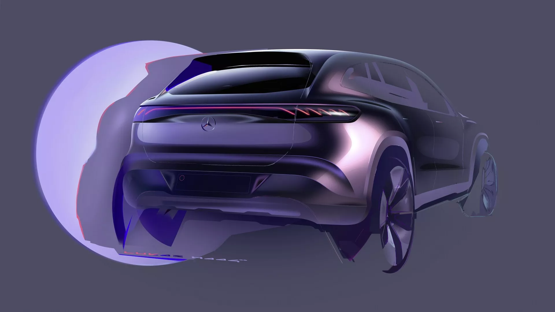 Pohled na Mercedes EQS-SUV 2022 ze zadní tří čtvrtiny, ukazující elegantní, aerodynamický profil s kupé střechou. Tmavý kovový lak zvýrazňuje plynulé linie karoserie. Vlastnosti zahrnují souvislý světelný pás přes zadní část, tenké LED zadní světla, tvarovaný nárazník, velká vícepaprsková litá kola a možnou panoramatickou střechu. Obrázek, digitální vykreslení, představuje moderní designové trendy v oblasti automobilové efektivity a luxusu.