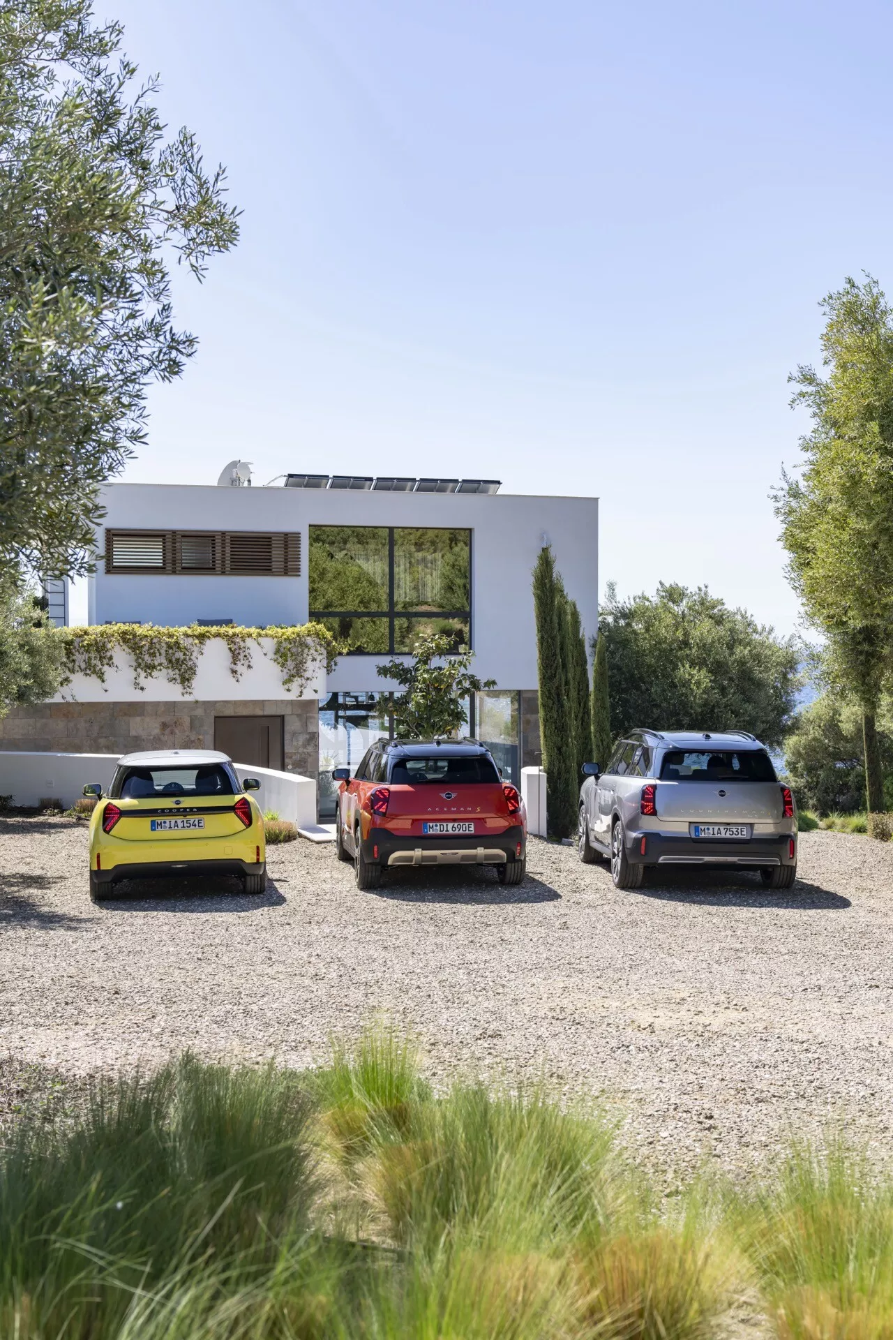 MINI Aceman 2024 (J05) předvádějící svůj elegantní design, živé barvy exteriéru a nejnovější technologie elektrických vozidel