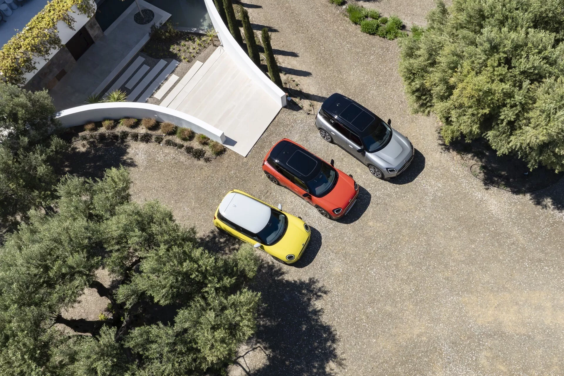 Mini Aceman 2024 (J05) předvádí svůj nápaditý design, který zahrnuje dynamické linie, kompaktní postavu a pokročilou integraci technologií