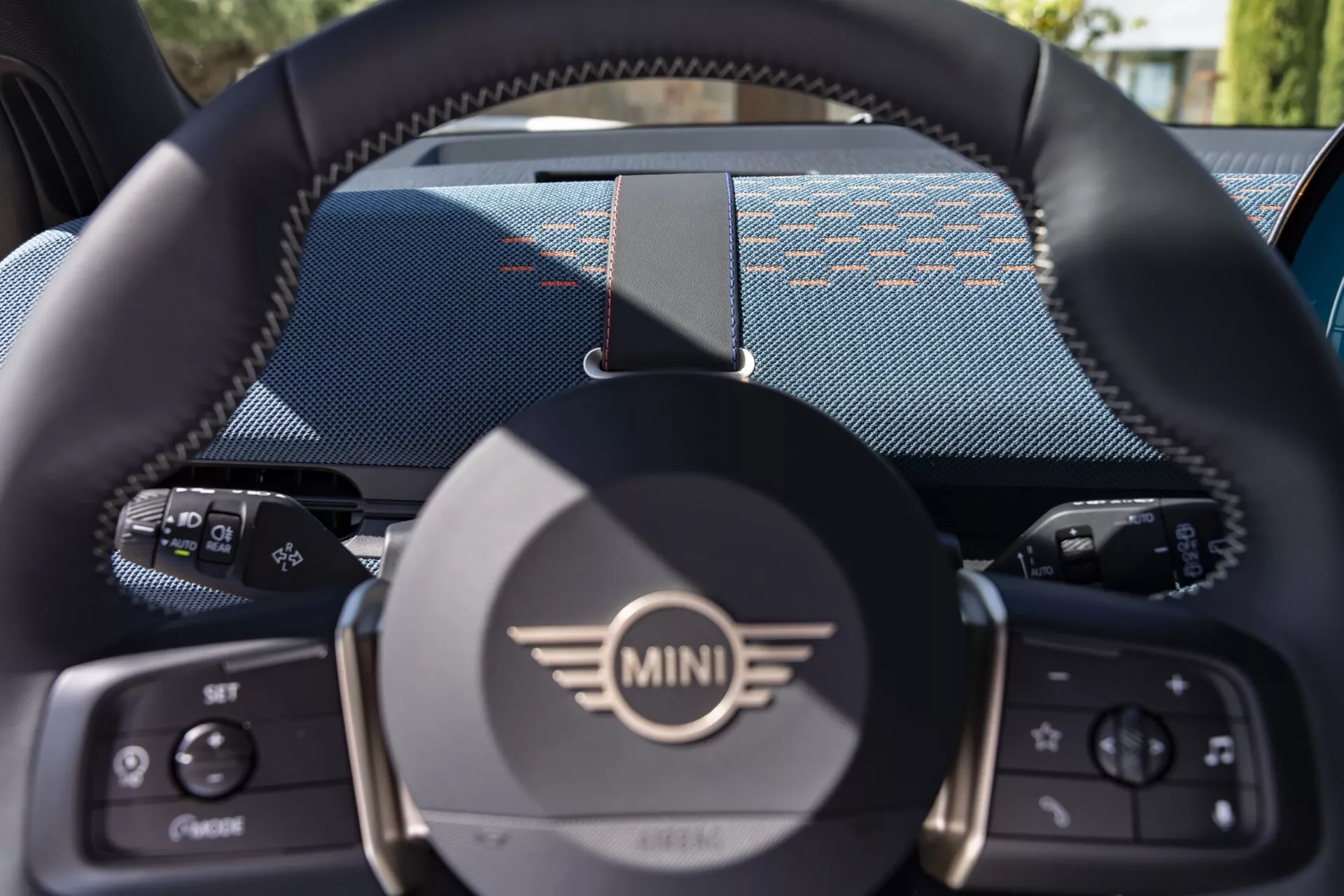 Mini Aceman 2024 (J05) předvádějící svůj elegantní design a pokročilé funkce