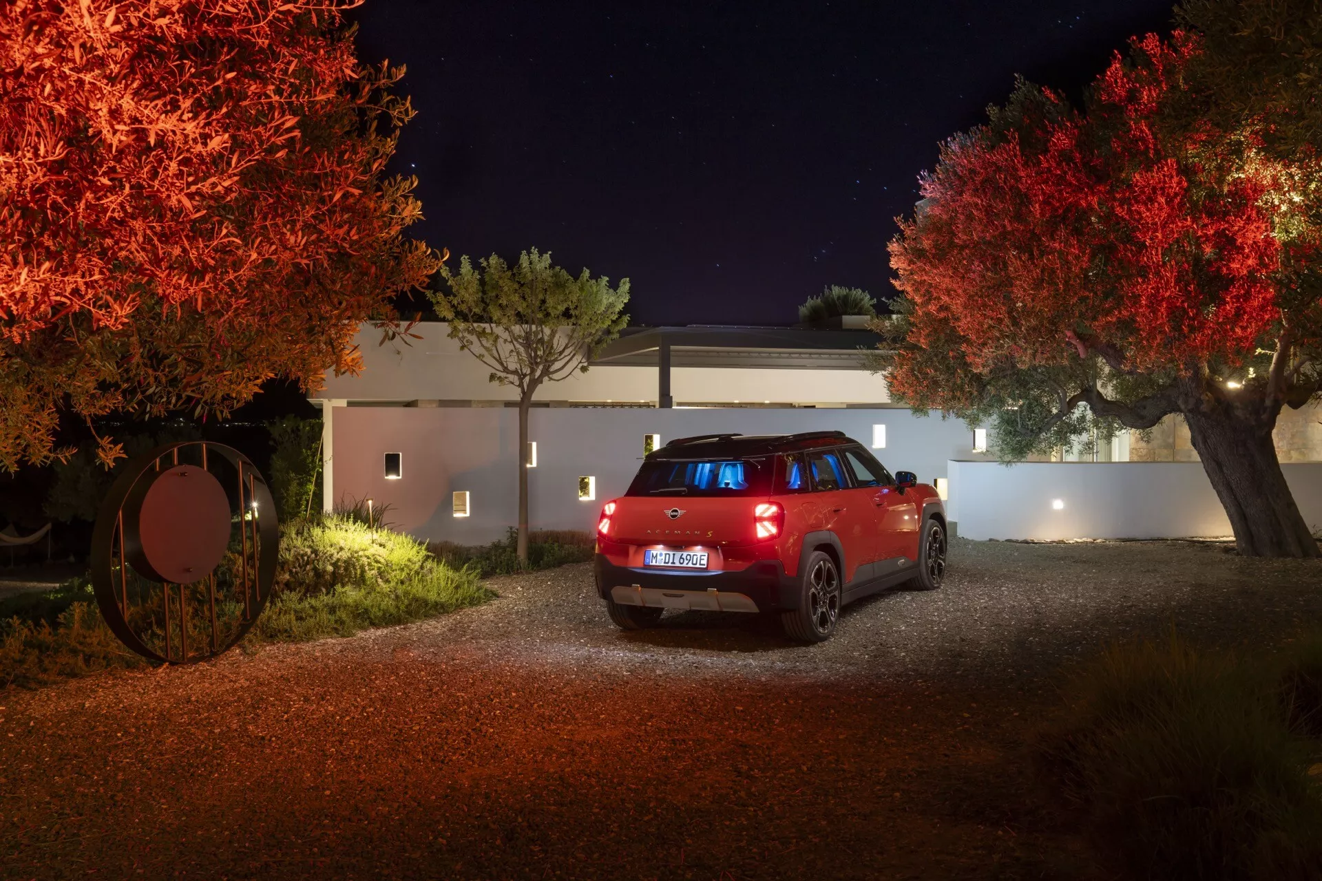 Mini Aceman 2024 (J05) předvádí svůj kompaktní design, elektrický pohon a inovativní funkce