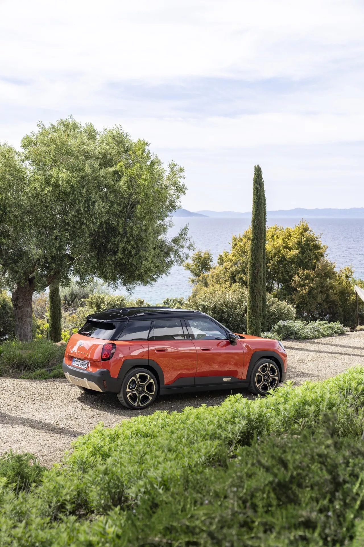 MINI Aceman 2024 (J05) představující jeho dynamický design a špičkovou technologii