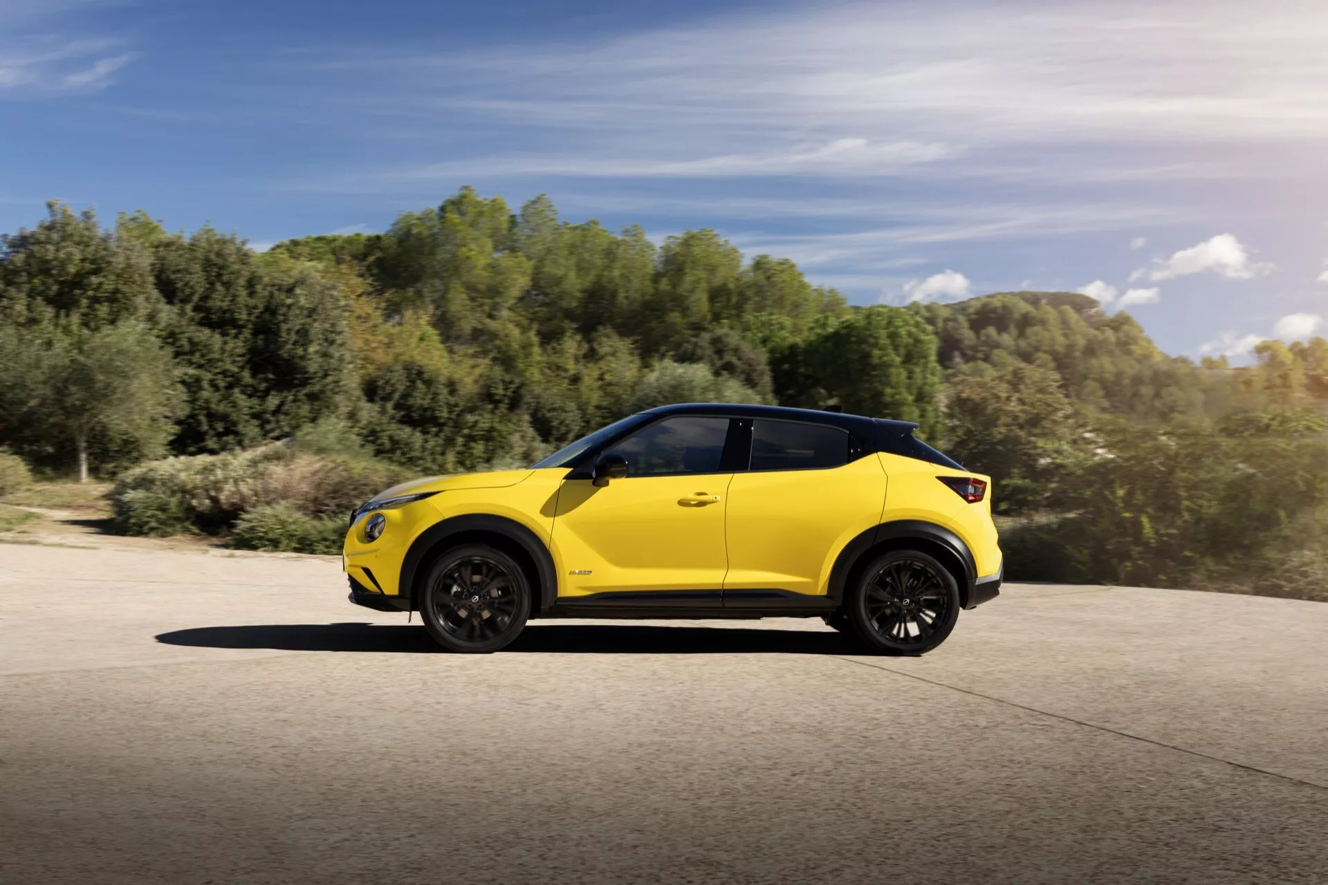 Model Nissan Juke F16 Facelift pro rok 2024 ukazuje svůj elegantní design, vylepšené funkce a moderní estetiku