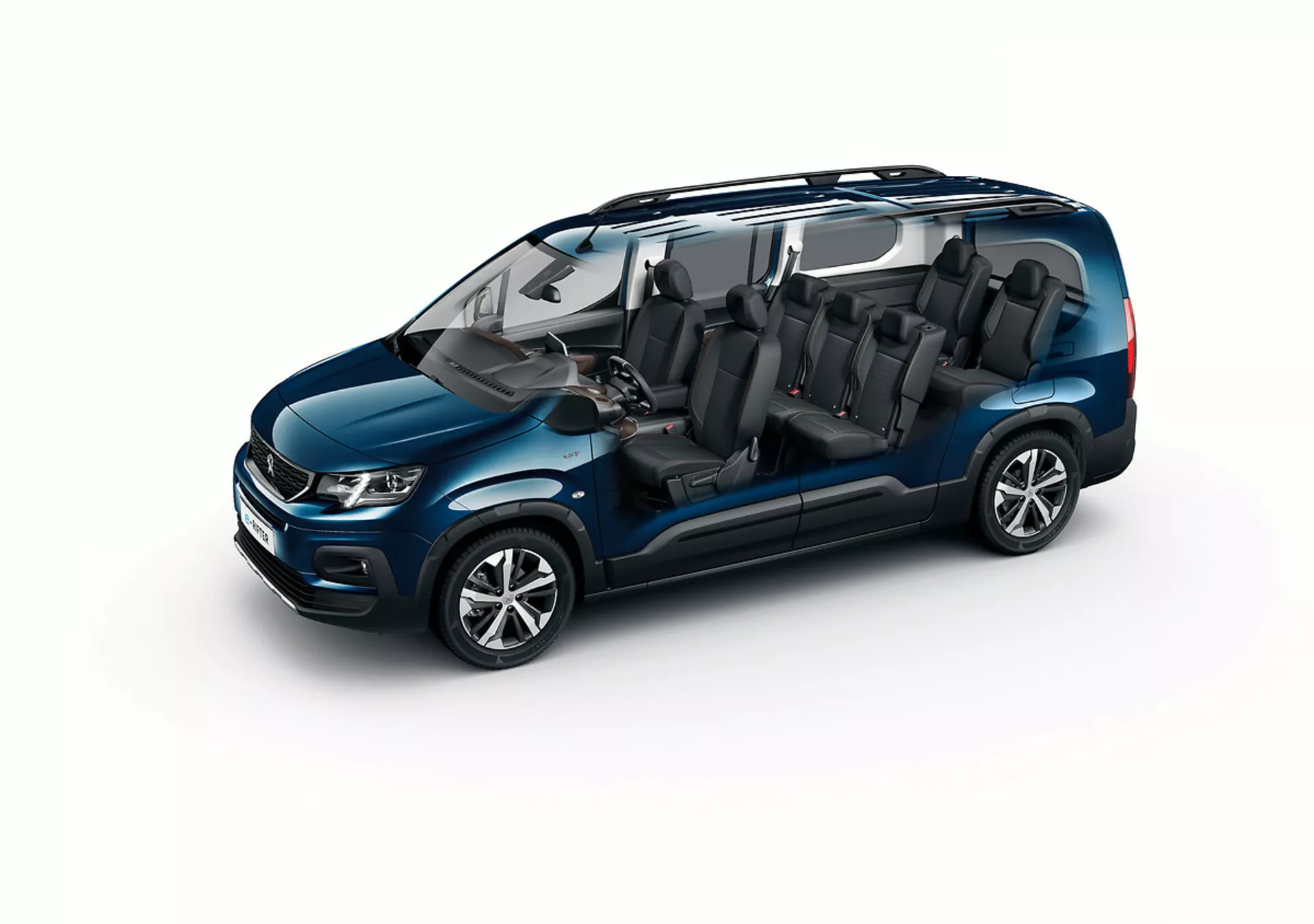 Pohled shora na minivan Peugeot Rifter 2018 ukazující vnější a vnitřní design, včetně lesklé metalické modré barvy, LED světlometů s denními světly, slitinových kol s více paprsky a konfigurace pro sedm míst s průhlednou střechou.