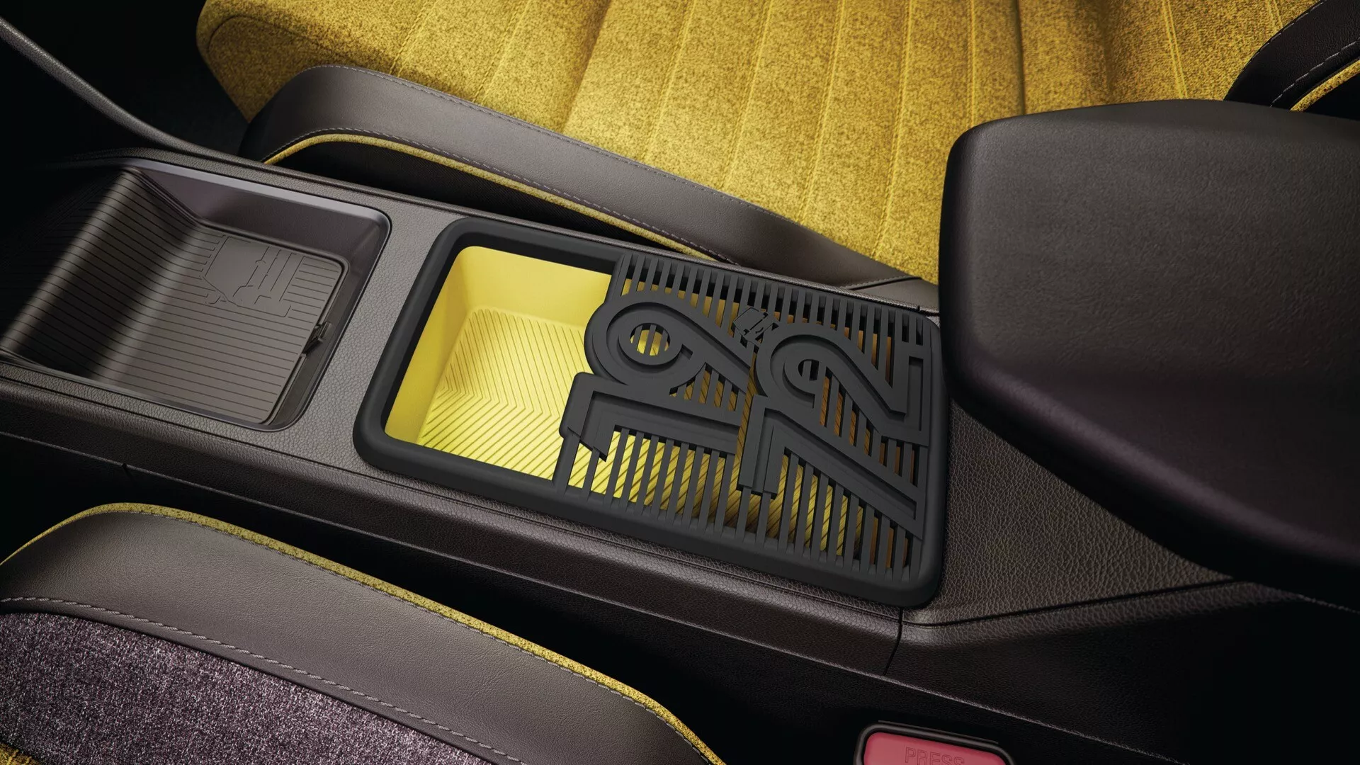 Detailní pohled na interiér Renault R5 2024 se zaměřením na vlastní design kompartmentu s komplikovaným černým designem na žlutém potahu, předvádějící expertní umělecké zpracování a luxusní prvky.