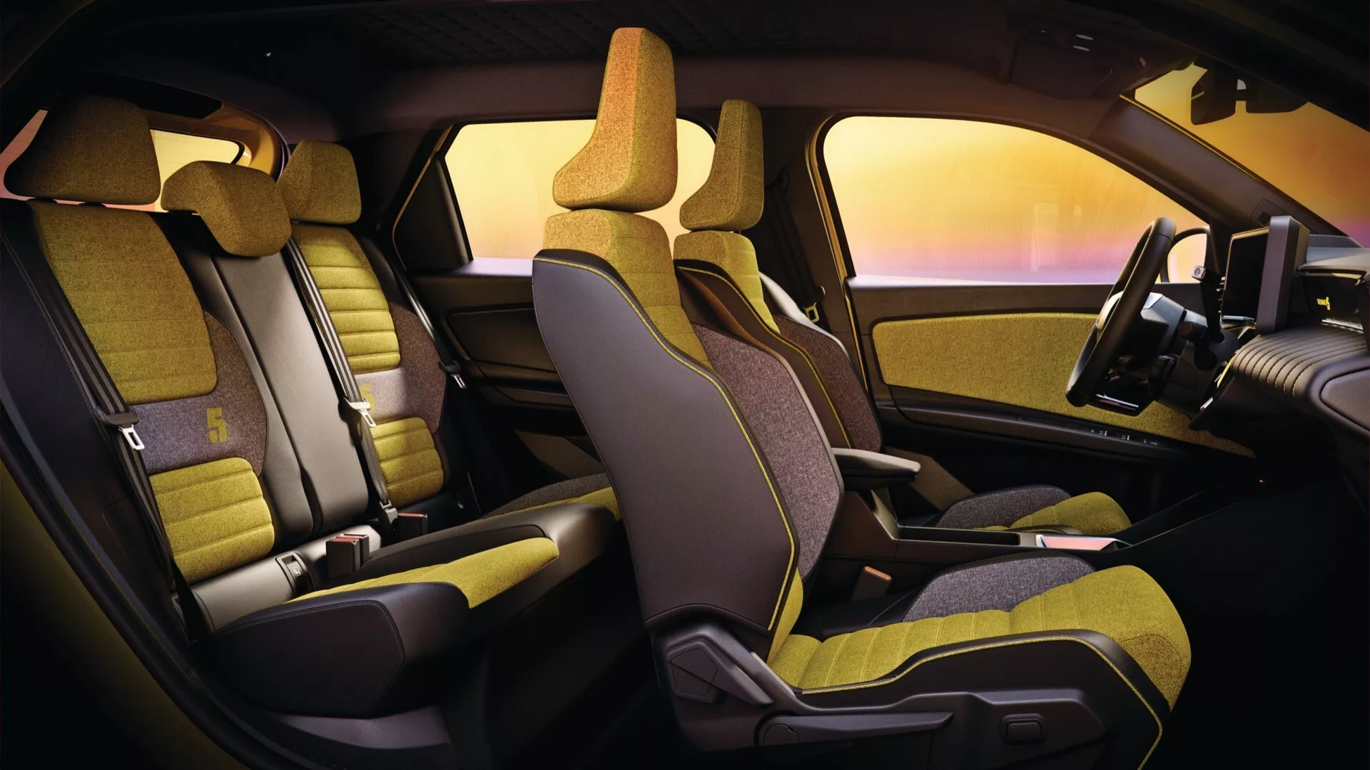 Interiér Renault R5 2024 s důrazem na moderní sportovní design předních a zadních sedadel s výraznými žlutými akcenty