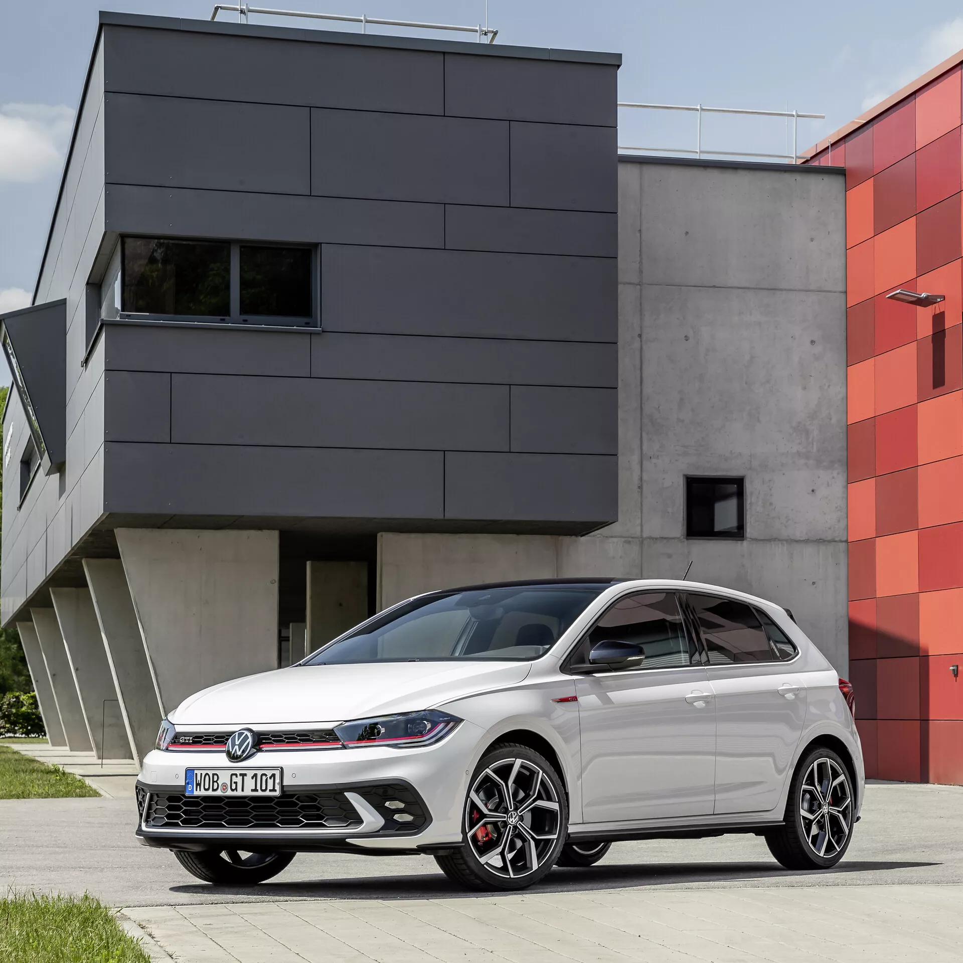 VW Polo 2021 VI-facelift, elegantní design s moderními světlomety a leštěnými litými koly