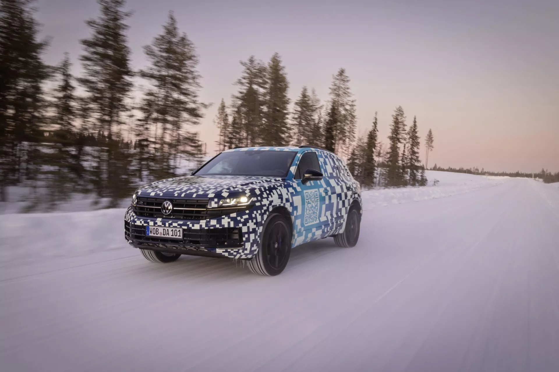 Model Volkswagen Touareg III po modernizaci 2023 s vylepšeným designem, pokročilou technologií a lepšími výkonnostními parametry
